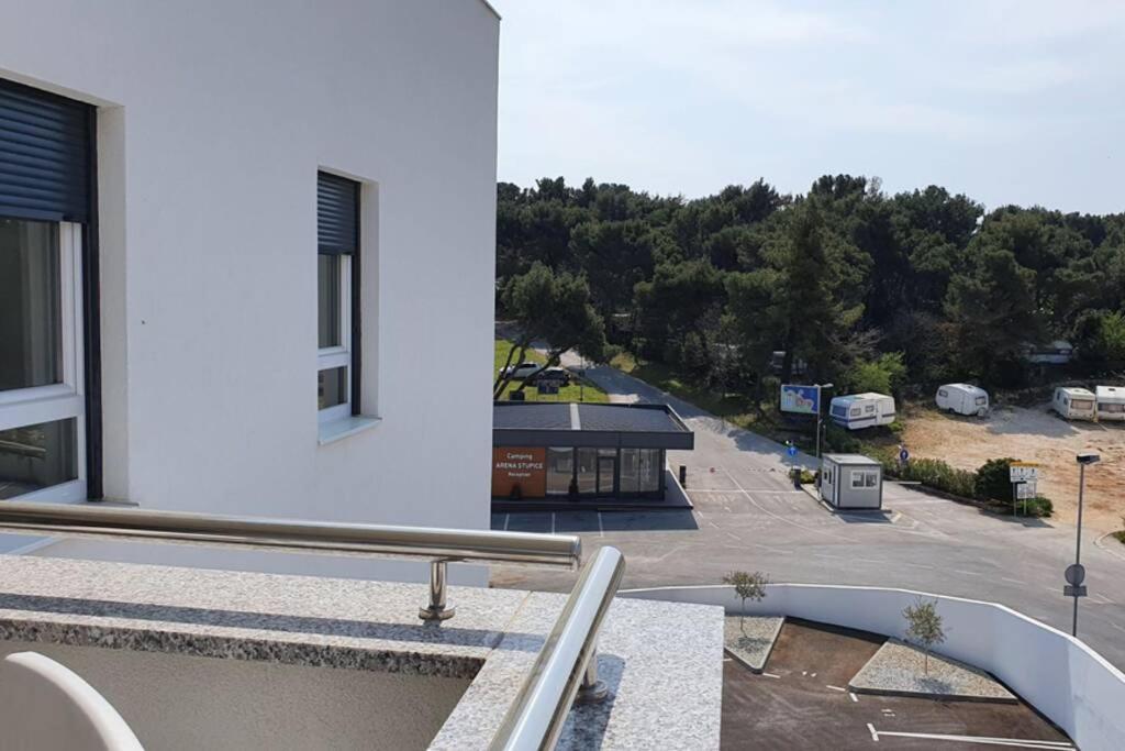 Apartment Alexandra erste Linie vor Meer und Kamenjak Premantura Buitenkant foto