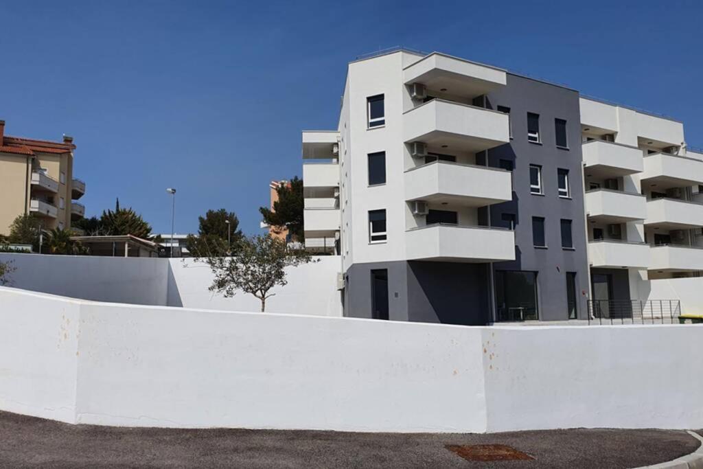 Apartment Alexandra erste Linie vor Meer und Kamenjak Premantura Buitenkant foto