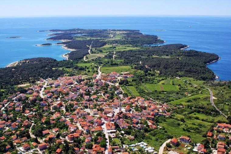 Apartment Alexandra erste Linie vor Meer und Kamenjak Premantura Buitenkant foto