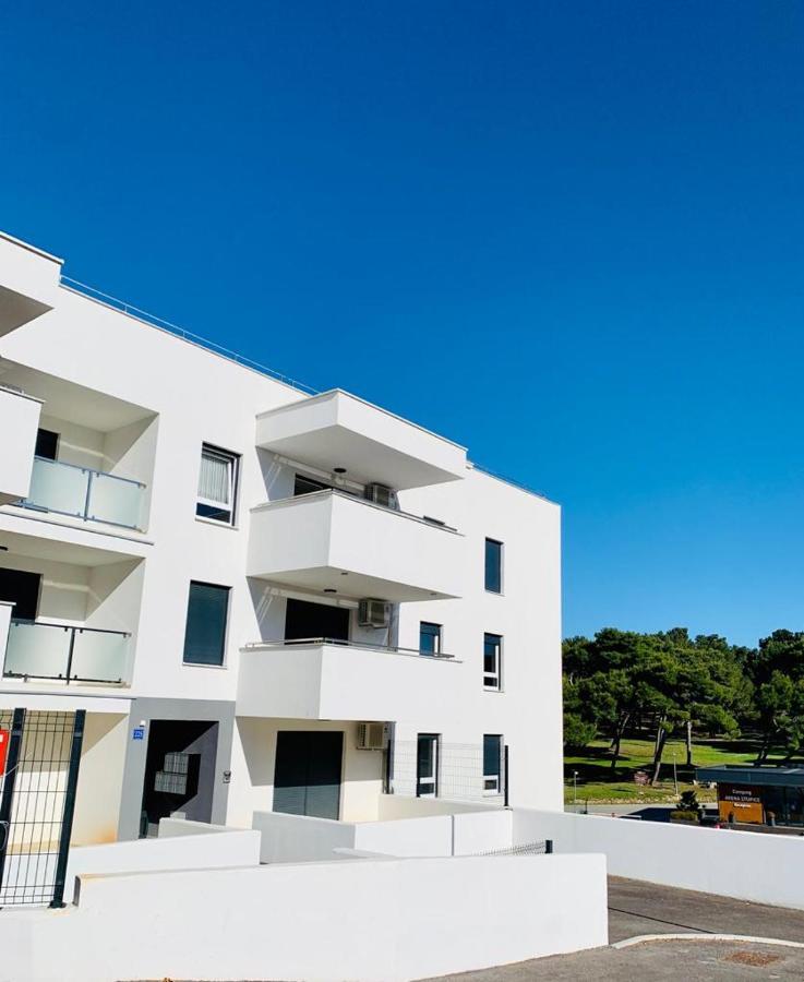 Apartment Alexandra erste Linie vor Meer und Kamenjak Premantura Buitenkant foto