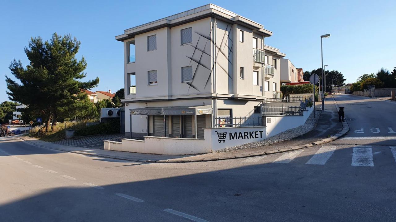 Apartment Alexandra erste Linie vor Meer und Kamenjak Premantura Buitenkant foto
