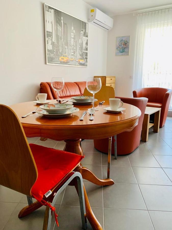 Apartment Alexandra erste Linie vor Meer und Kamenjak Premantura Buitenkant foto