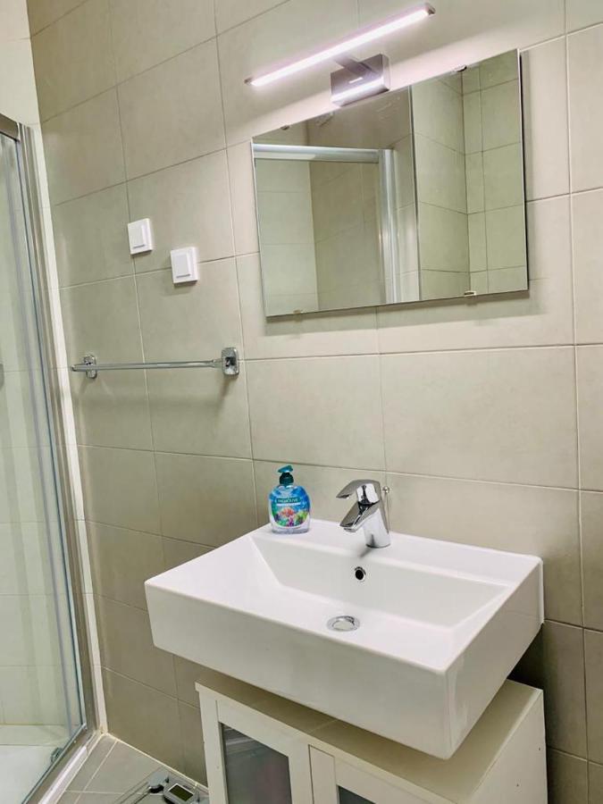 Apartment Alexandra erste Linie vor Meer und Kamenjak Premantura Buitenkant foto