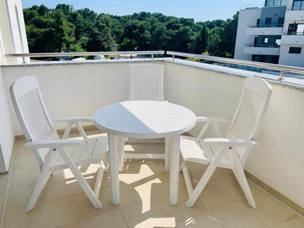 Apartment Alexandra erste Linie vor Meer und Kamenjak Premantura Buitenkant foto